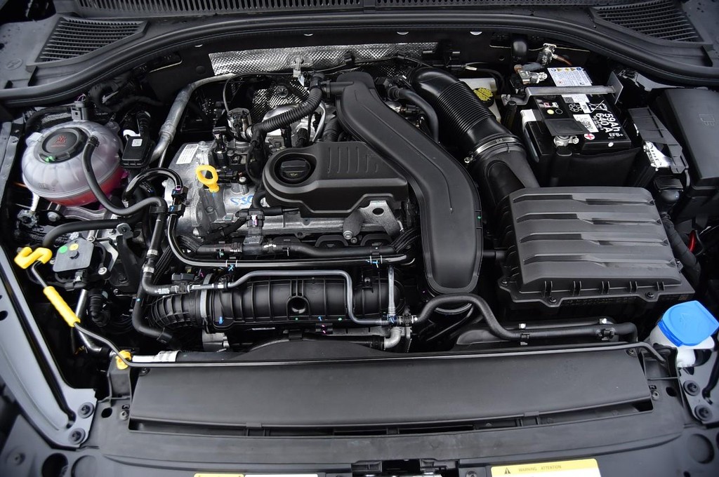 Volkswagen Jetta Vehicle Full-screen Gallery Image 25