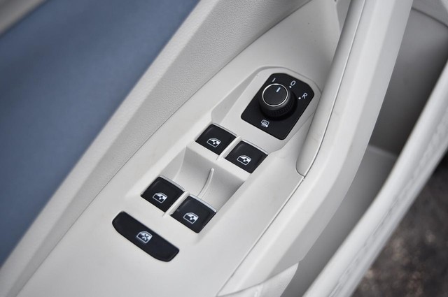 Volkswagen Jetta Vehicle Image 08