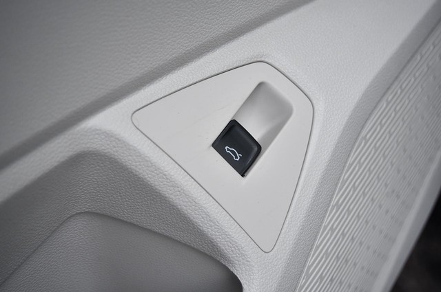 Volkswagen Jetta Vehicle Image 09