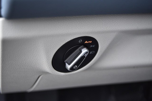 Volkswagen Jetta Vehicle Image 11