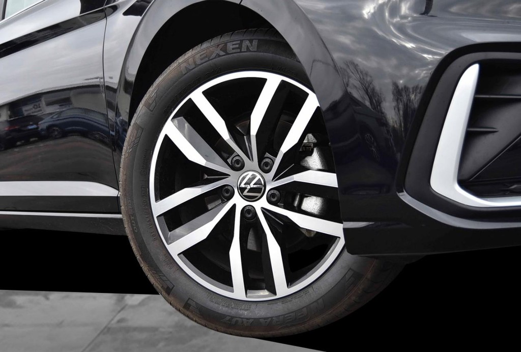 Volkswagen Jetta Vehicle Full-screen Gallery Image 3