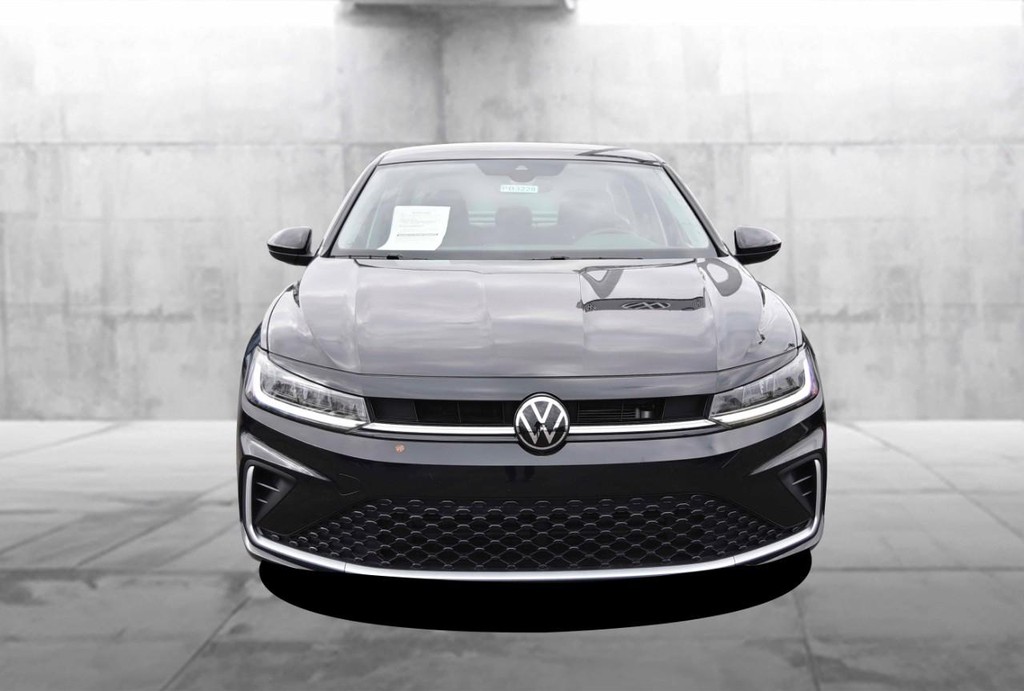 Volkswagen Jetta Vehicle Full-screen Gallery Image 4