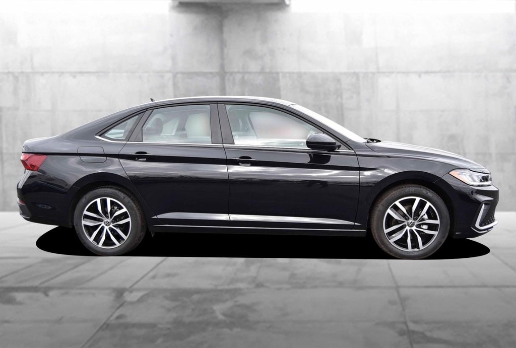 Volkswagen Jetta Vehicle Full-screen Gallery Image 5