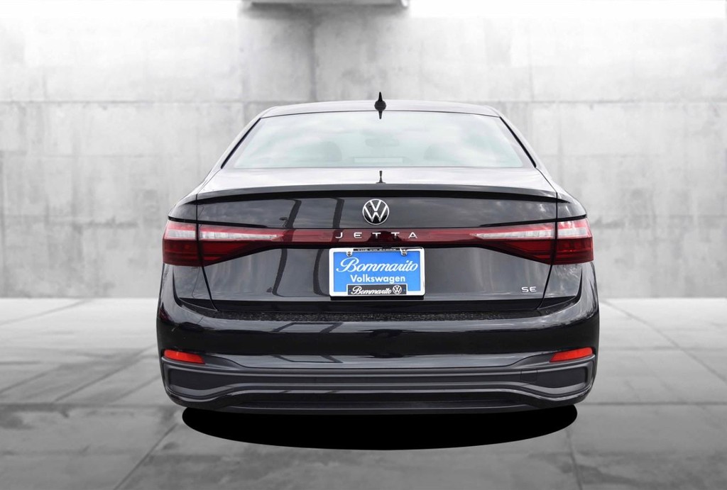 Volkswagen Jetta Vehicle Full-screen Gallery Image 6