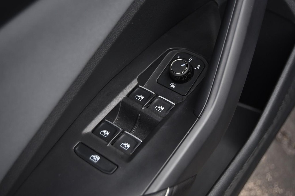 Volkswagen Jetta Vehicle Full-screen Gallery Image 8