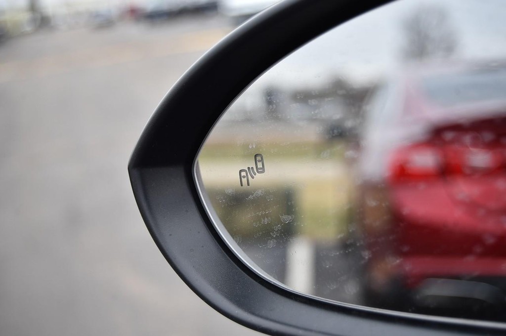 Volkswagen Jetta Vehicle Full-screen Gallery Image 10