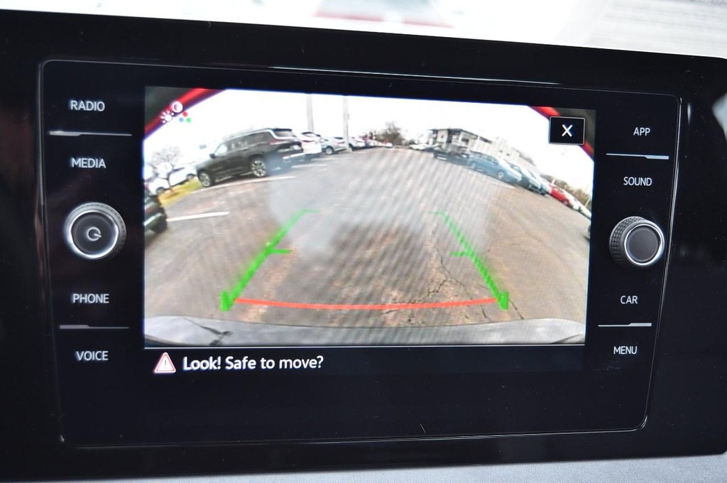 Volkswagen Jetta Vehicle Full-screen Gallery Image 13