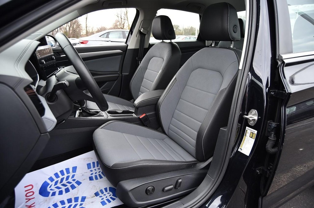 Volkswagen Jetta Vehicle Full-screen Gallery Image 20