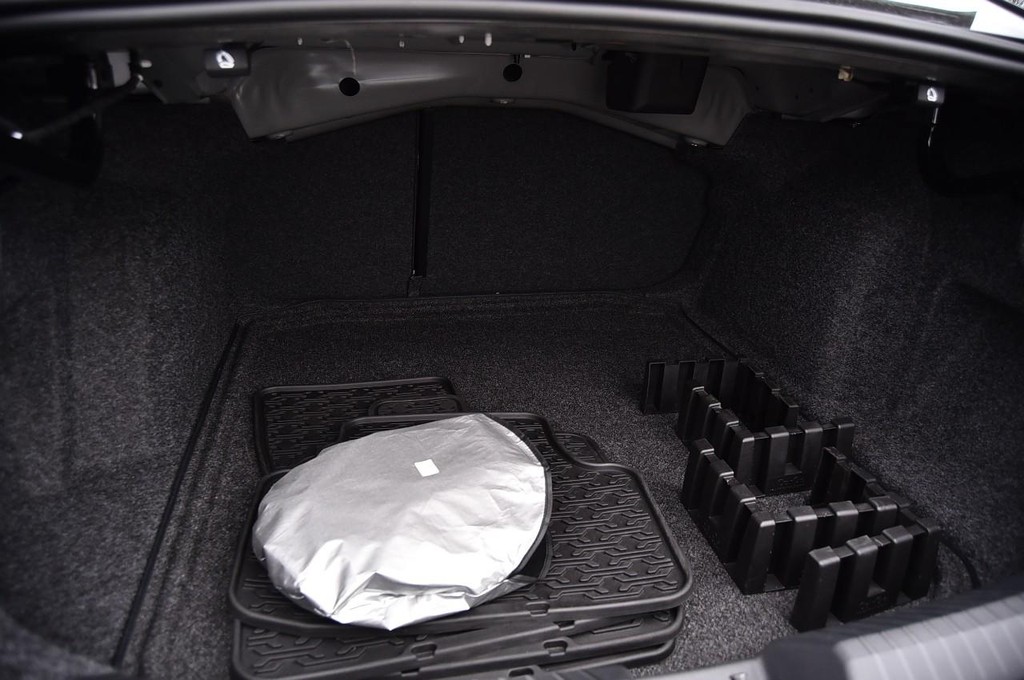 Volkswagen Jetta Vehicle Full-screen Gallery Image 24