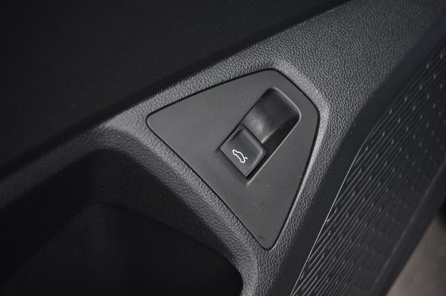 Volkswagen Jetta Vehicle Image 09