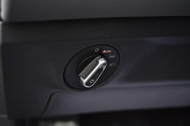 Volkswagen Jetta Vehicle Image 11