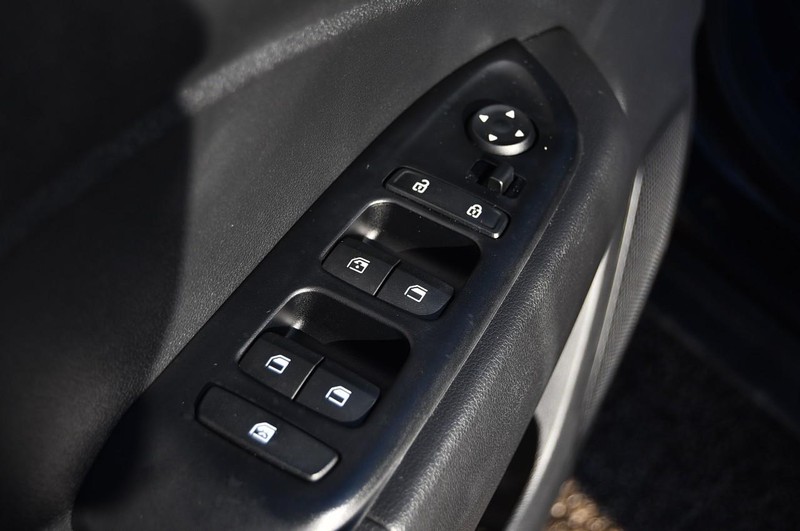 Hyundai Venue Vehicle Full-screen Gallery Image 08