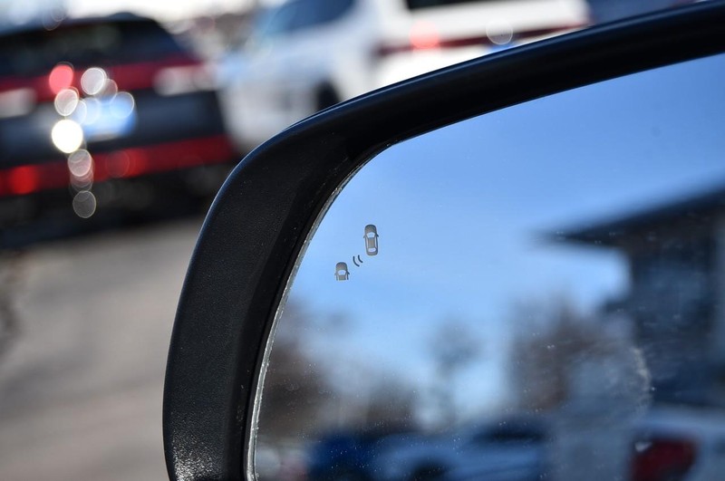 Hyundai Venue Vehicle Full-screen Gallery Image 09