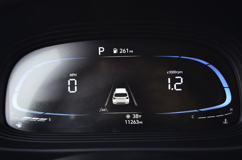 Hyundai Venue Vehicle Full-screen Gallery Image 11