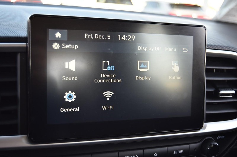 Hyundai Venue Vehicle Full-screen Gallery Image 13