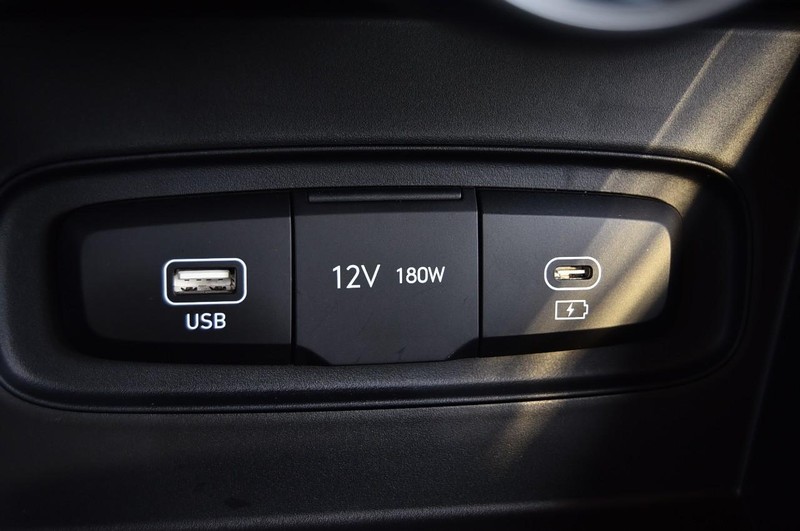 Hyundai Venue Vehicle Full-screen Gallery Image 16