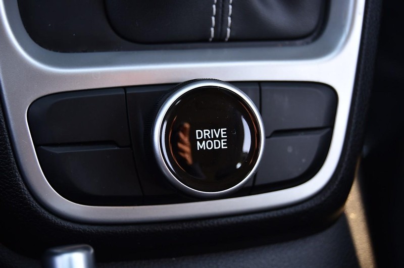 Hyundai Venue Vehicle Full-screen Gallery Image 17