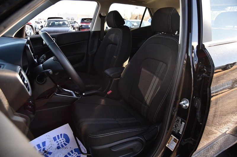 Hyundai Venue Vehicle Full-screen Gallery Image 20