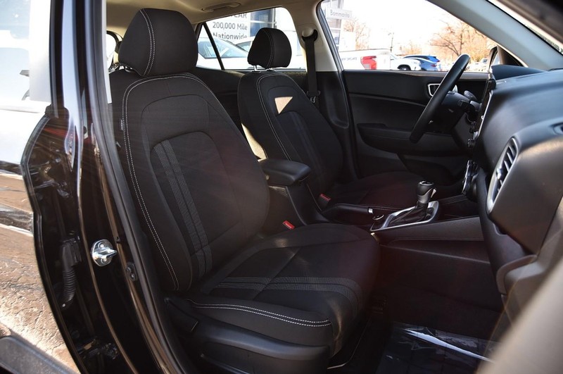 Hyundai Venue Vehicle Full-screen Gallery Image 21