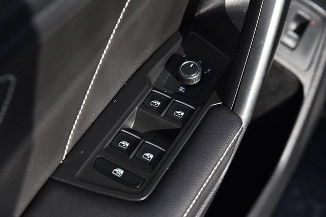 Volkswagen Tiguan Vehicle Image 08