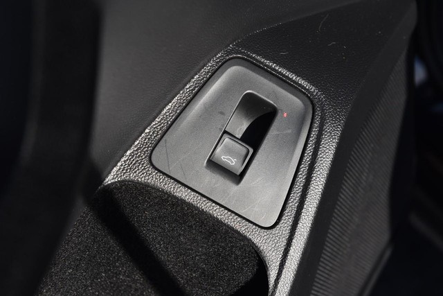 Volkswagen Tiguan Vehicle Image 09