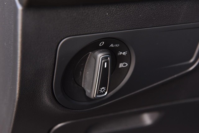 Volkswagen Tiguan Vehicle Image 11