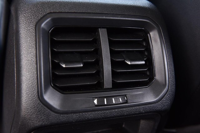 Volkswagen Tiguan Vehicle Image 23
