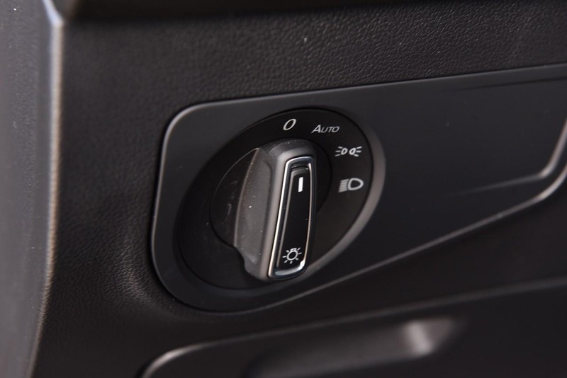 Volkswagen Tiguan Vehicle Image 11