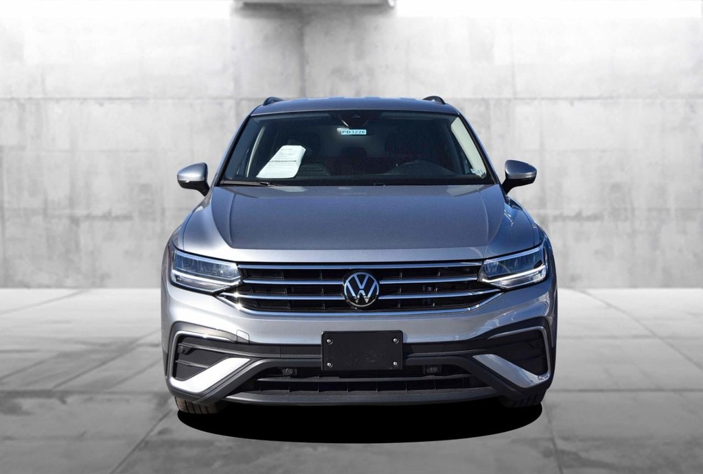 Volkswagen Tiguan Vehicle Full-screen Gallery Image 4