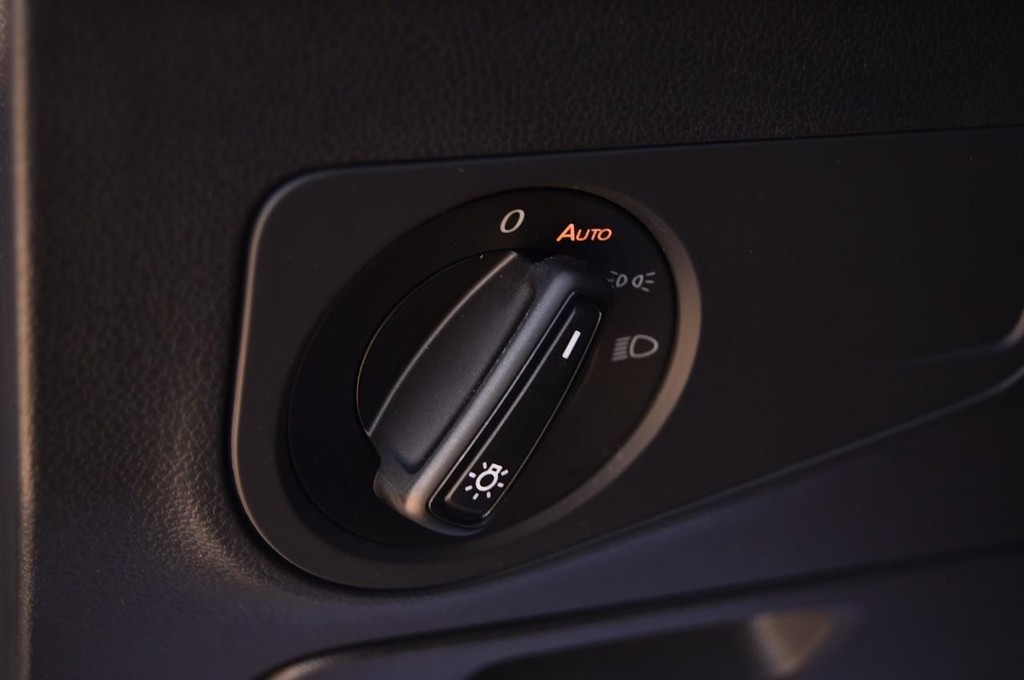 Volkswagen Tiguan Vehicle Full-screen Gallery Image 10