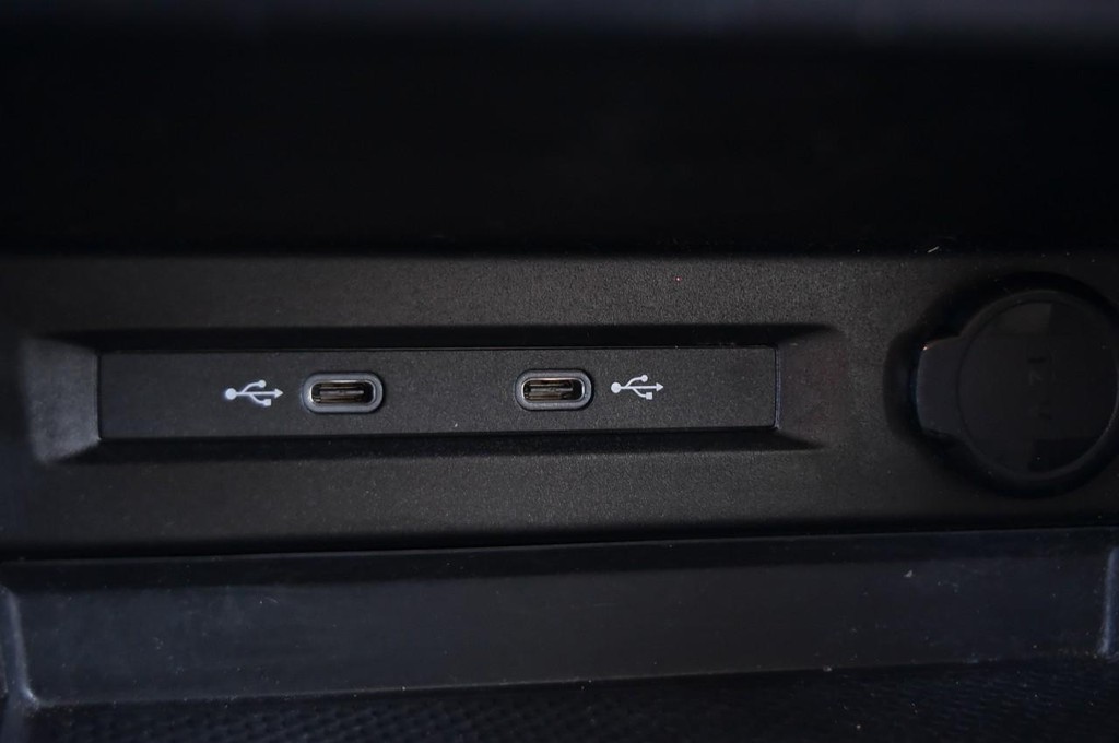 Volkswagen Tiguan Vehicle Full-screen Gallery Image 15