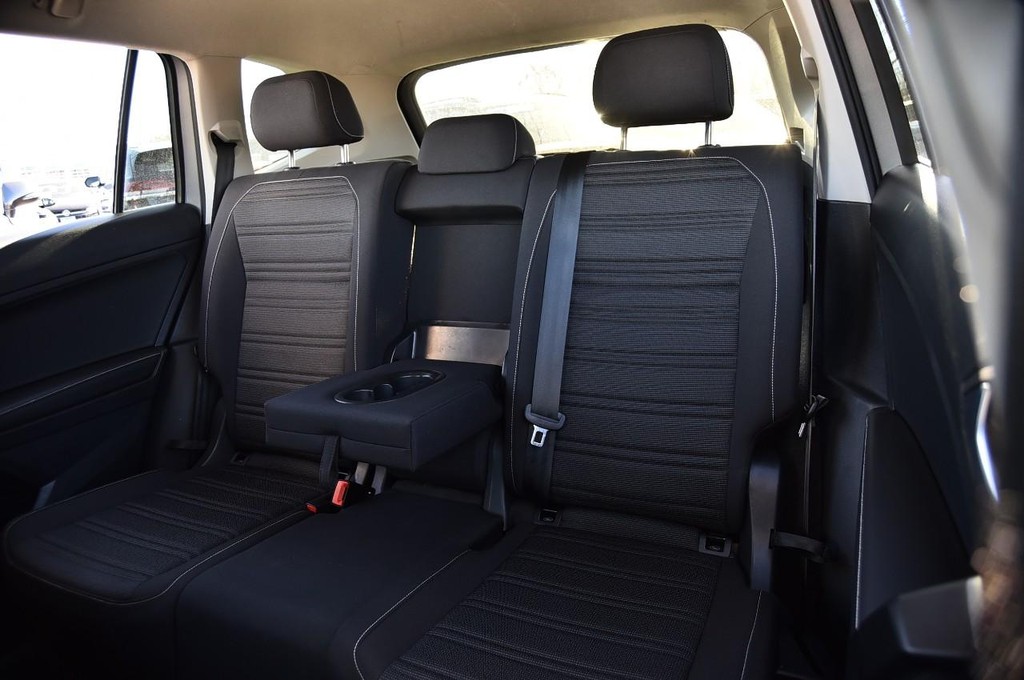 Volkswagen Tiguan Vehicle Full-screen Gallery Image 21