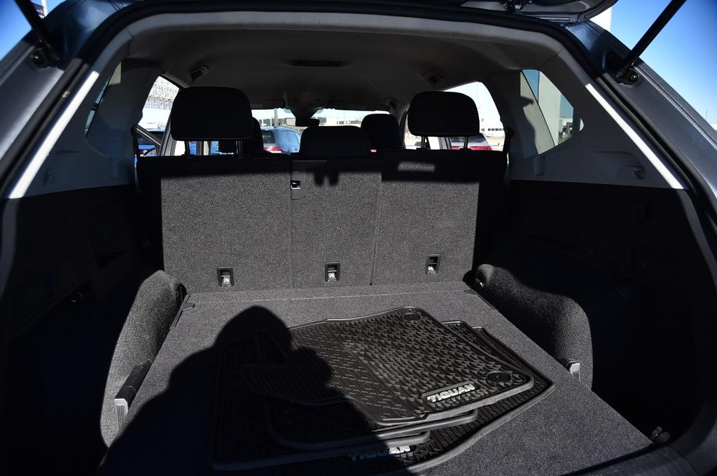 Volkswagen Tiguan Vehicle Full-screen Gallery Image 23