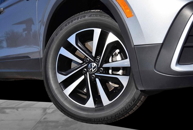 Volkswagen Tiguan Vehicle Image 03