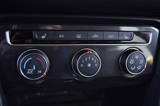 Volkswagen Tiguan Vehicle Image 14