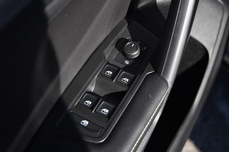 Volkswagen Tiguan Vehicle Image 08