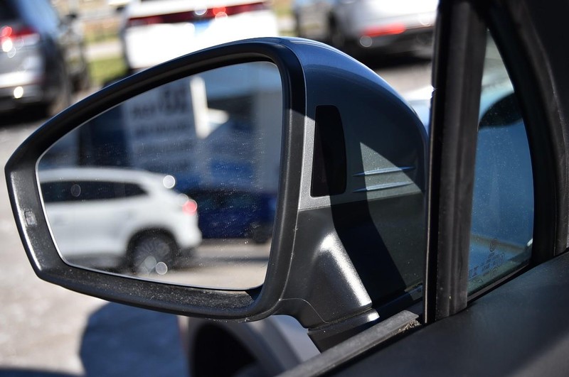 Volkswagen Tiguan Vehicle Image 09