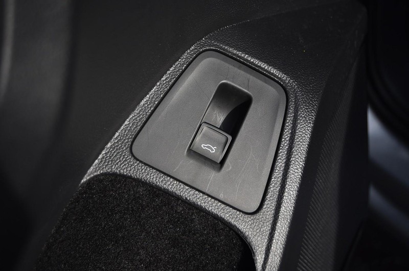 Volkswagen Tiguan Vehicle Full-screen Gallery Image 9