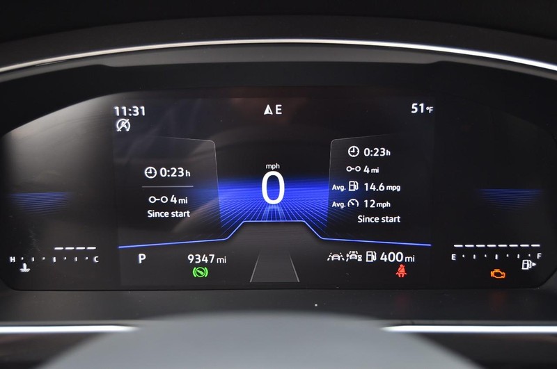 Volkswagen Tiguan Vehicle Full-screen Gallery Image 12