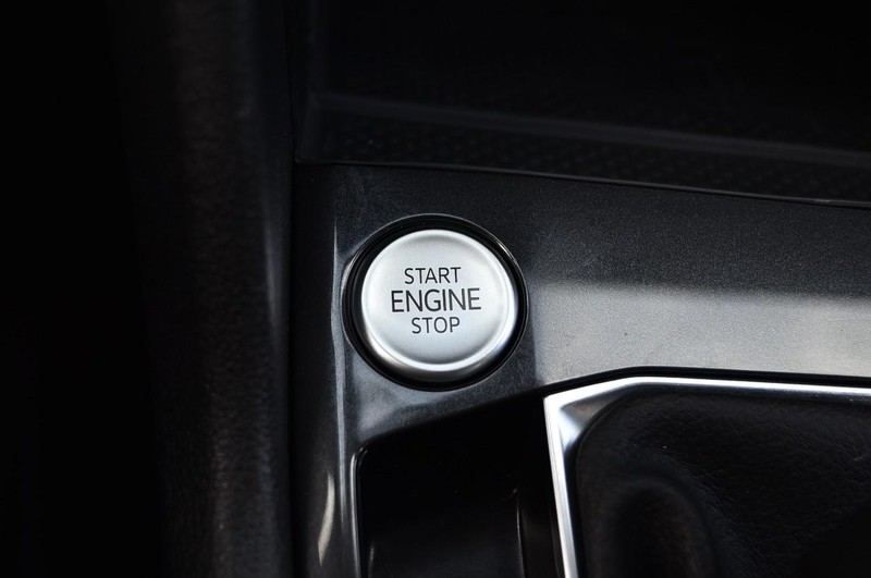 Volkswagen Tiguan Vehicle Full-screen Gallery Image 18