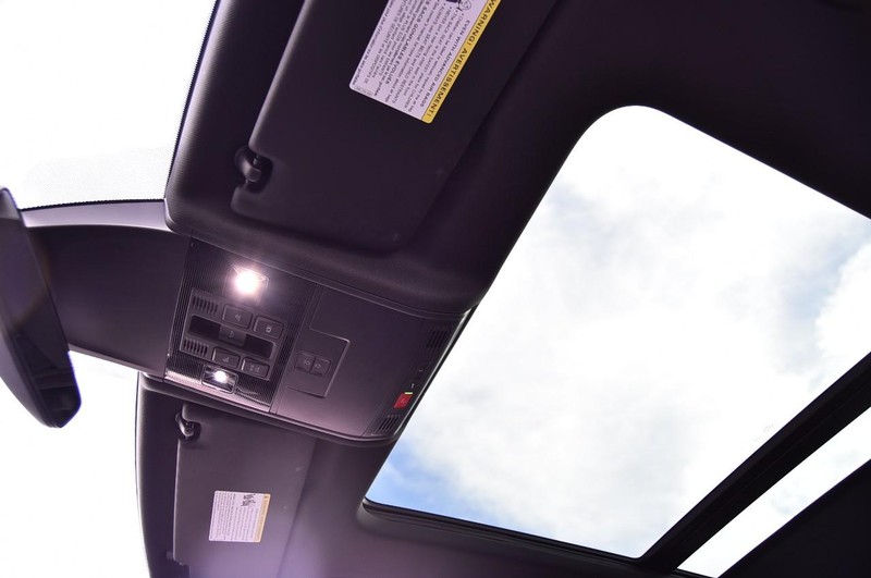 Volkswagen Tiguan Vehicle Full-screen Gallery Image 22