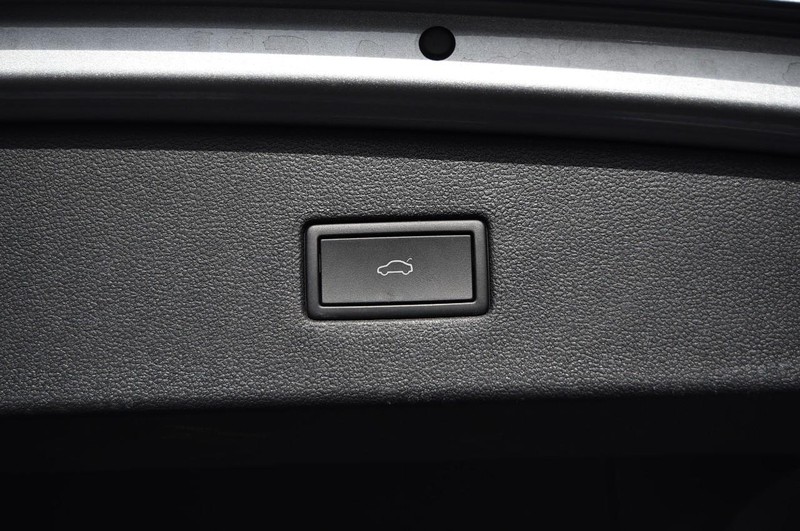 Volkswagen Tiguan Vehicle Full-screen Gallery Image 28