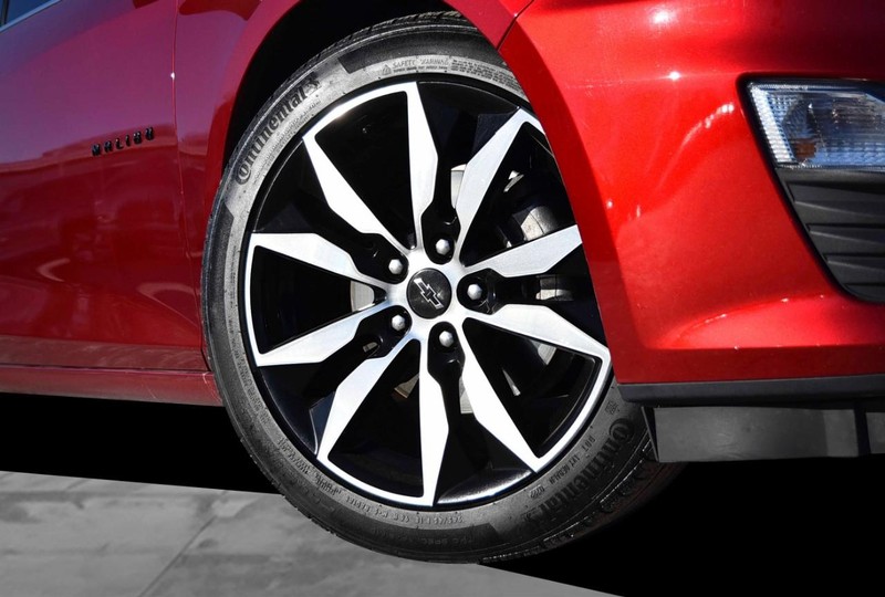 Chevrolet Malibu Vehicle Full-screen Gallery Image 3