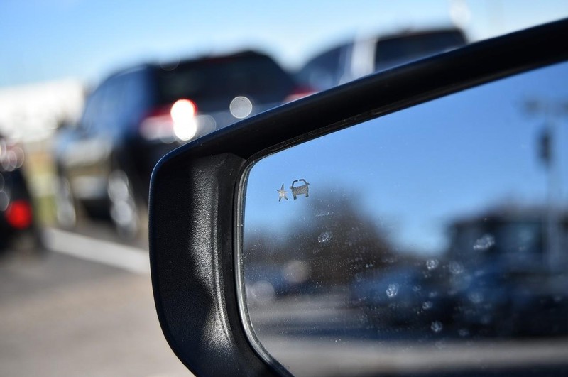 Chevrolet Malibu Vehicle Full-screen Gallery Image 9