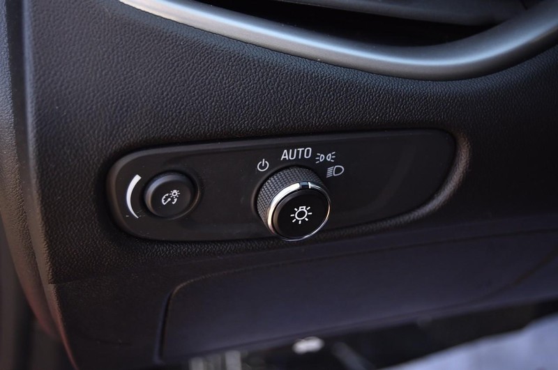 Chevrolet Malibu Vehicle Full-screen Gallery Image 10