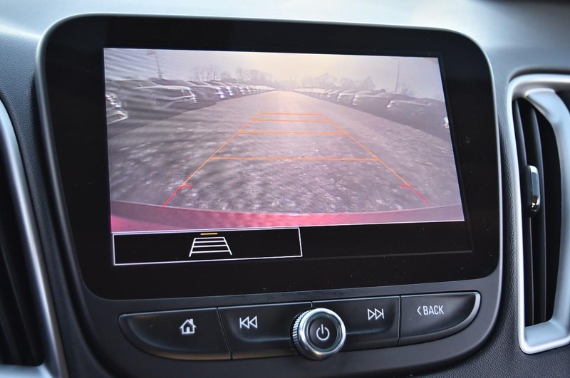 Chevrolet Malibu Vehicle Full-screen Gallery Image 12