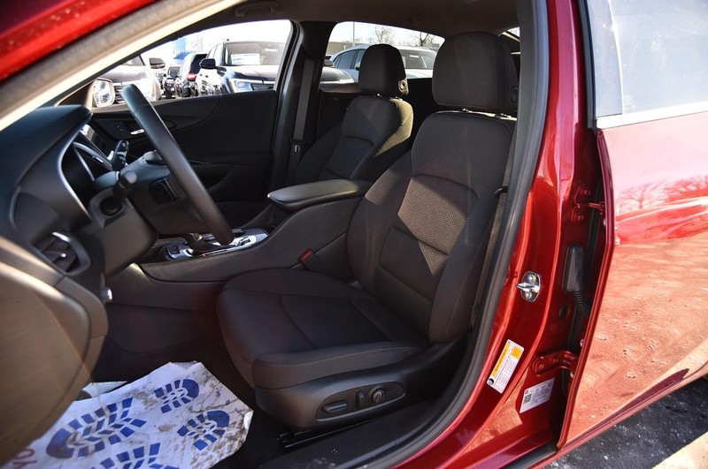 Chevrolet Malibu Vehicle Full-screen Gallery Image 18