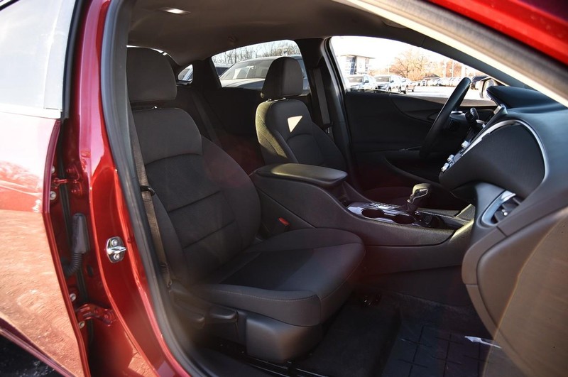 Chevrolet Malibu Vehicle Full-screen Gallery Image 19