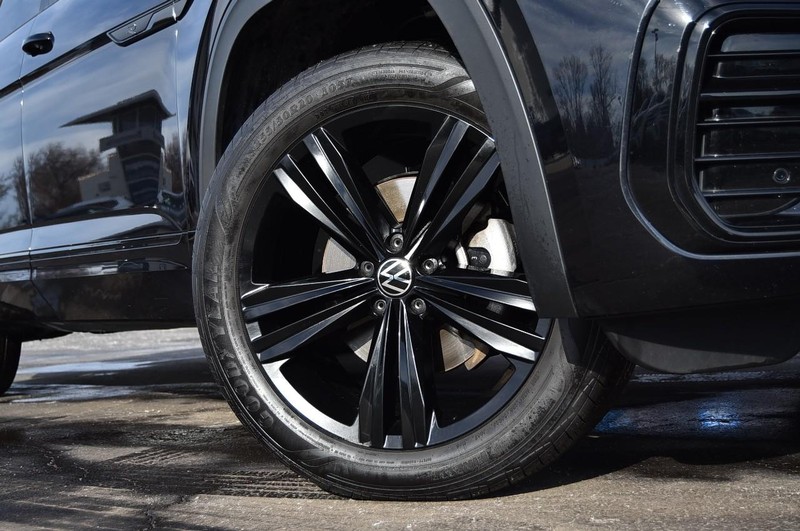 Volkswagen Atlas Vehicle Full-screen Gallery Image 3