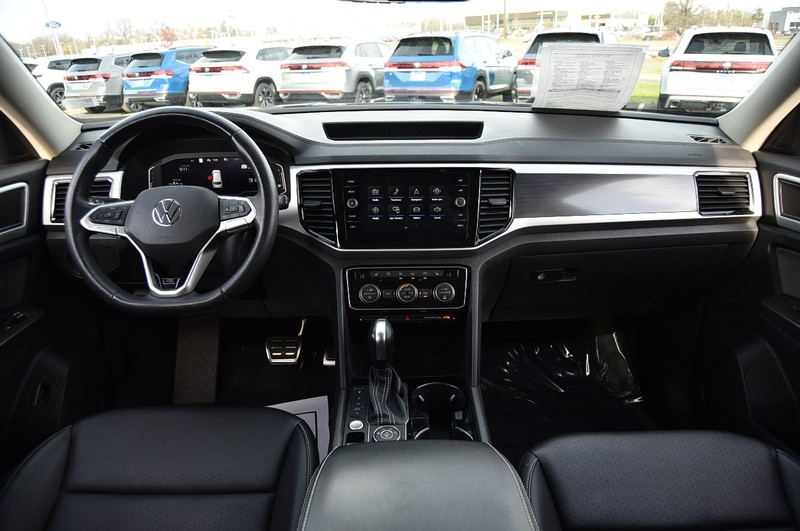 Volkswagen Atlas Vehicle Full-screen Gallery Image 7